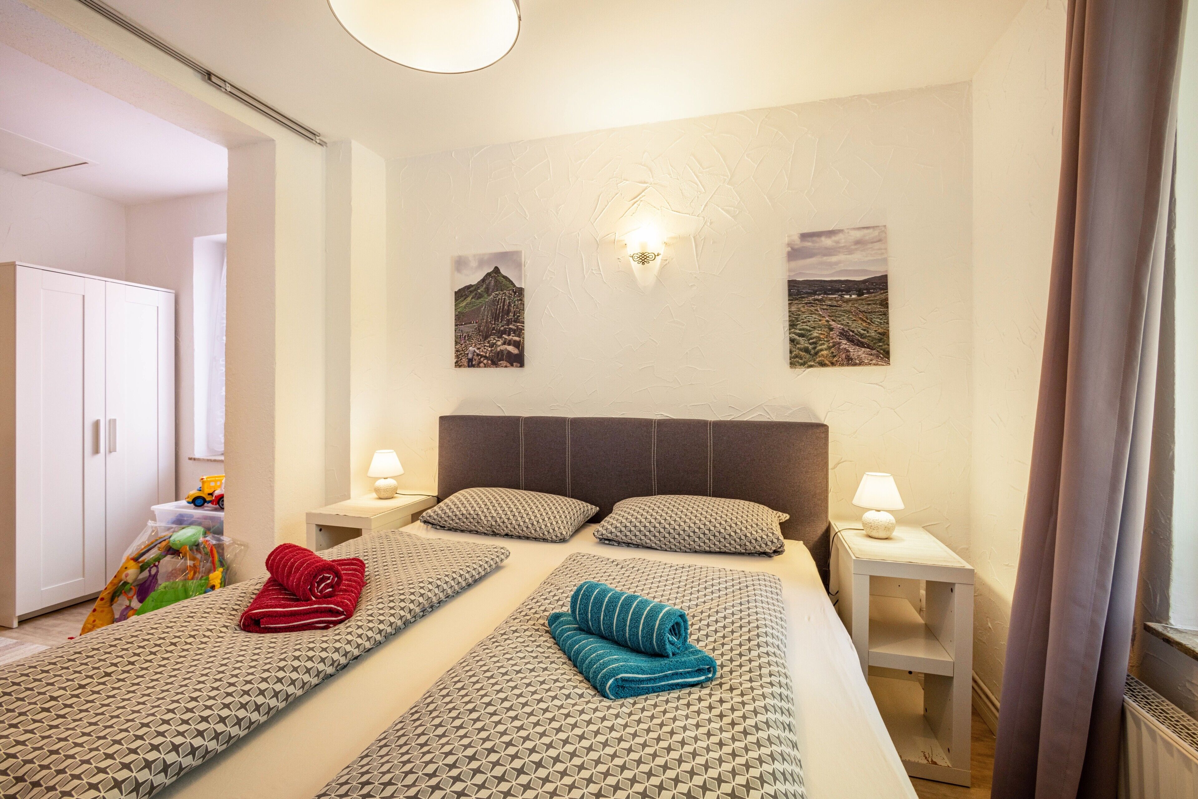 2 habitaciones, tabla de planchar con plancha y wifi gratis 