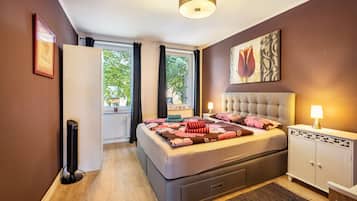 2 bedrooms, iron/ironing board, free WiFi, bed sheets