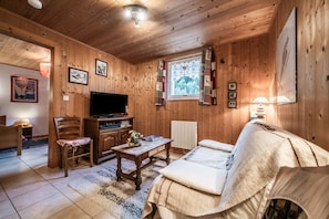 TV, DVD-spiller og stereoanlegg