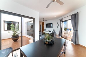 Dining - Vacation Villa 'Palmera' with Mountain View, Private Pool and Wi-Fi (Playa Blanca)