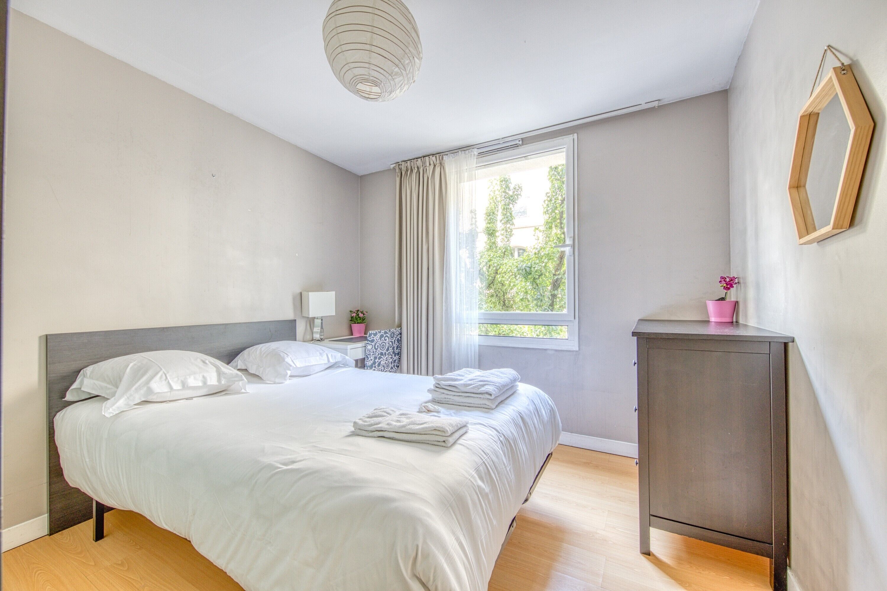 2 slaapkamers, een strijkplank/strijkijzer, gratis wifi, beddengoed