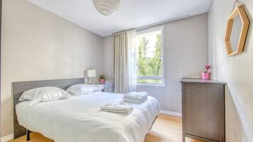 2 slaapkamers, een strijkplank/strijkijzer, gratis wifi, beddengoed