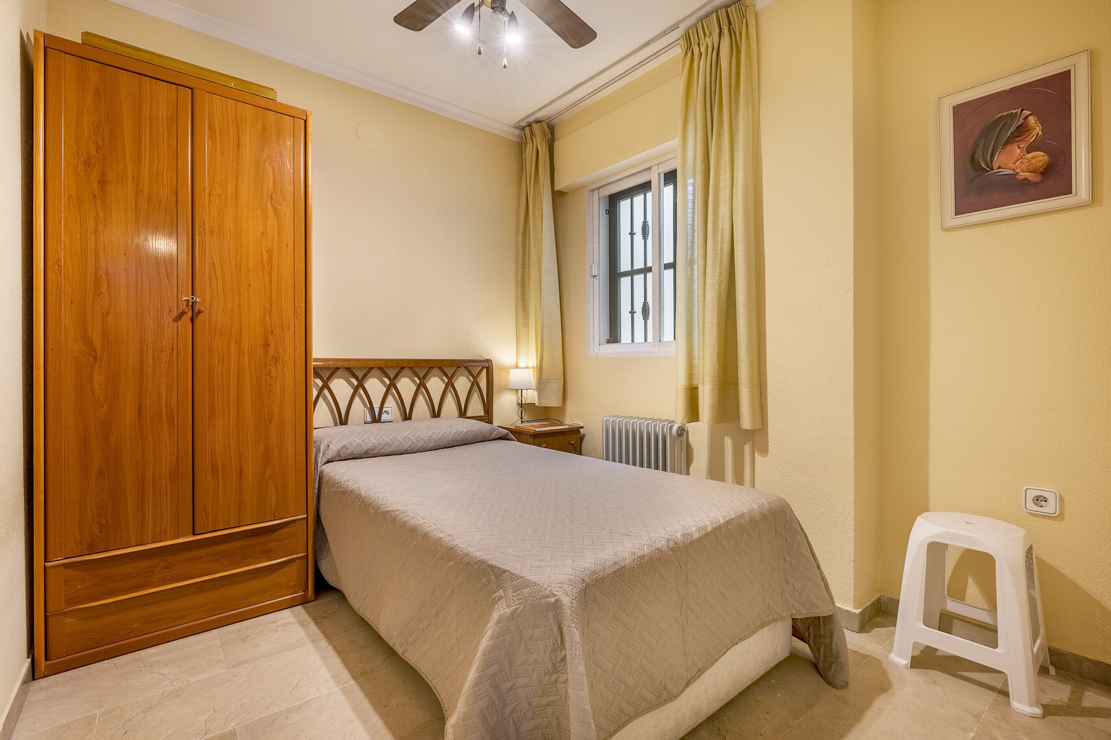 2 habitaciones, tabla de planchar con plancha y wifi gratis 