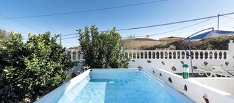 Casa de vacaciones 'La Casa De Teror' con vistas al mar, piscina privada y Wi-Fi