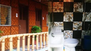 Towels, soap, shampoo, toilet paper