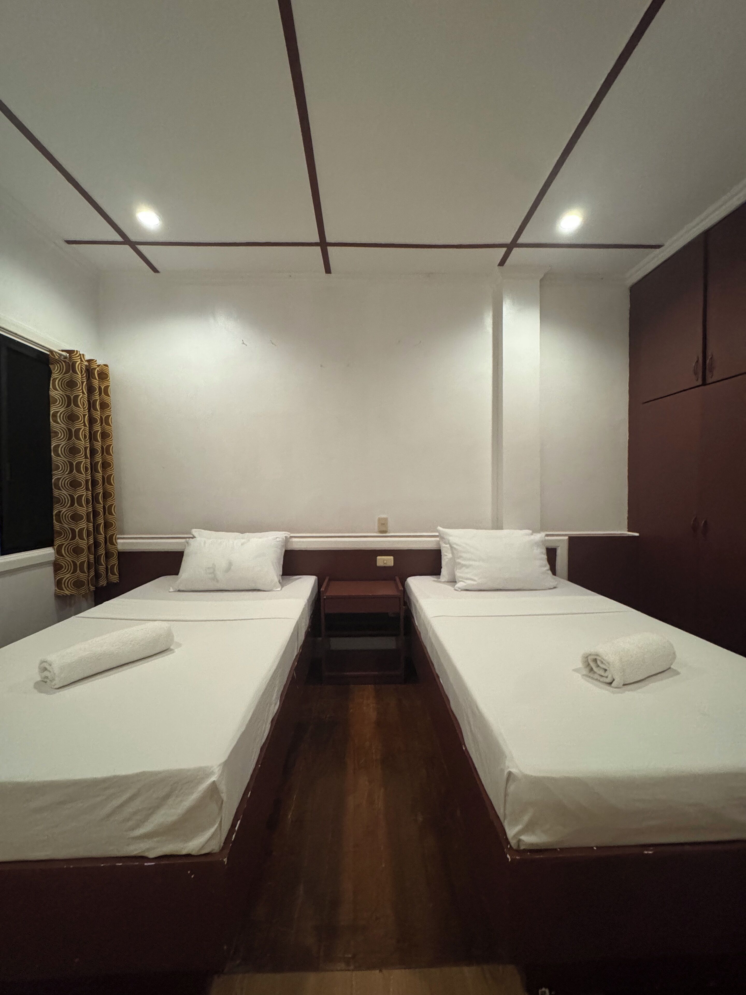 Zweibettzimmer, Flussblick