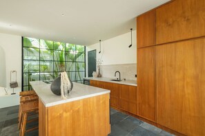 ดีไซน์วิลล่า, ลานระเบียง, วิวสระว่ายน้ำ | ครัวส่วนตัว | เตาปิ้งขนมปัง