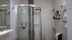 Hårføner og håndklær