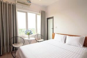 Deluxe Room | Free minibar items, desk, laptop workspace, blackout curtains - Tam Coc Peaceful Hotel (Hoa Lu)