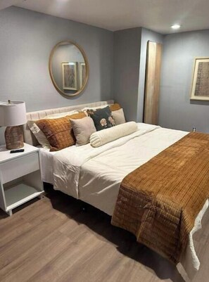 4 bedrooms, desk, iron/ironing board, free WiFi