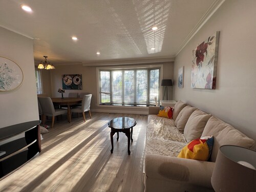 Enjoy Free parking  three-bedroom Bunglaw house!  