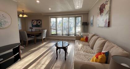 Enjoy Free parking three-bedroom Bunglaw house!