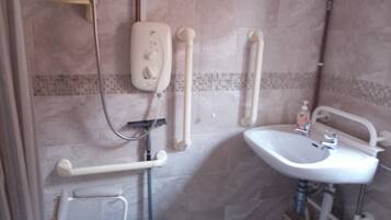 Douche, serviettes fournies