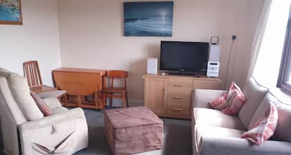 Chalet - Sleeps 4 - Parking - Garden