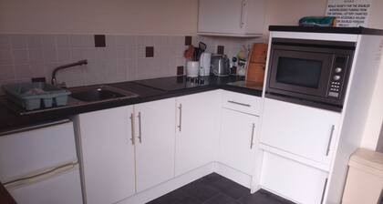 Chalet - Sleeps 4 - Parking - Garden