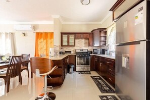 Fridge, microwave, oven, stovetop - Modern 2br House w/Pool and Sea View in Ocho Rios (Ocho Rios)