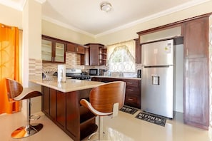 Fridge, microwave, oven, stovetop - Modern 2br House w/Pool and Sea View in Ocho Rios (Ocho Rios)