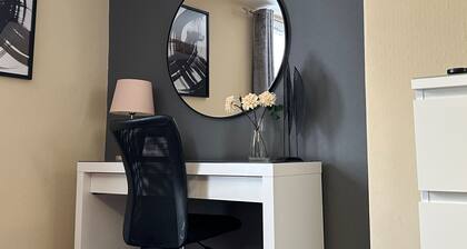 Llanidloes - Sleeps 7 - Parking - Pet Friendly