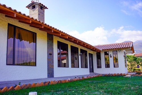 Charming 2-bedroom house in Cotacachi with WiFi access