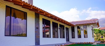 Charming 2-bedroom house in Cotacachi with WiFi access