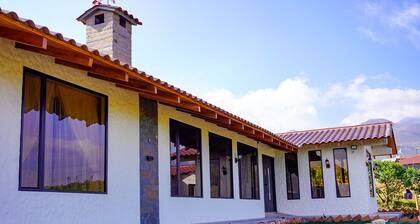 Charming 2-bedroom house in Cotacachi with WiFi access