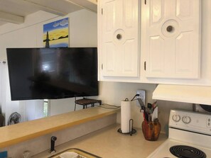 Interior - 2-bedroom home on quiet dead end street near Ruby Beach and Hoh Rainforest (Forks)