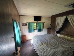 WiFi, bed sheets - 2-bedroom home on quiet dead end street near Ruby Beach and Hoh Rainforest (Forks)