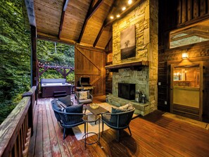 Terrace/patio - Romantic cabin at Beech Mountain with HOT TUB and CREEK (Beech Mountain)