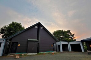 المنشأة من الخارج