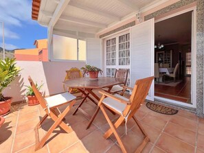Outdoor dining - Charming Sea View Home in Caniçal (Caniçal)