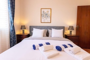 3 habitaciones, tabla de planchar con plancha, cuna de viaje y wifi