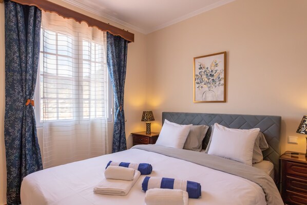 3 bedrooms, iron/ironing board, travel cot, free WiFi