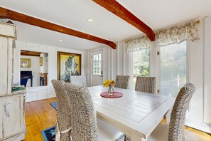 Dining - Charming home, great location, A/C, W/D, games, deck, & grill, firepit (Marstons Mills)