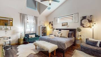 2 bedrooms, iron/ironing board, internet, bed sheets