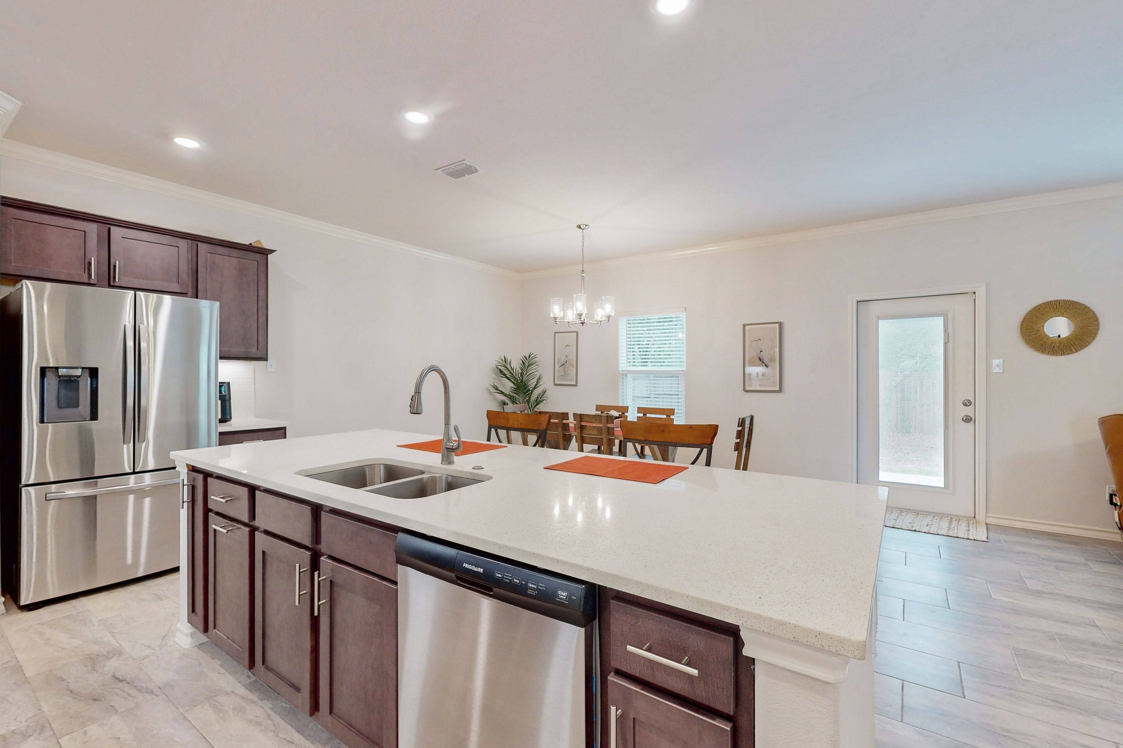 冰箱、微波炉、烤箱、炉灶