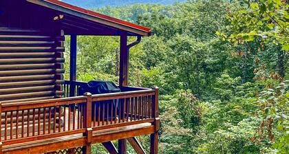 Modern cabin w/ wifi, hot tub + gorgeous mountain views