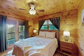 2 bedrooms, desk, iron/ironing board, internet