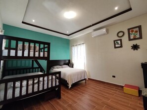 4 bedrooms, iron/ironing board, free WiFi, bed sheets