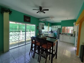 Microwave, oven, stovetop, coffee/tea maker