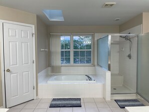 Whirlpool, Haartrockner, Bidet, Handtücher