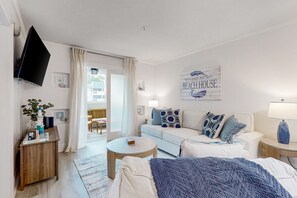 TV - 2nd floor Coastal Condo, pool, tennis and close to beach (Hilton Head)