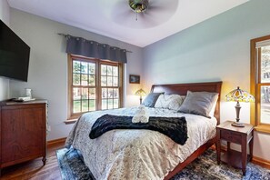 4 habitaciones, tabla de planchar con plancha, internet y ropa de cama 