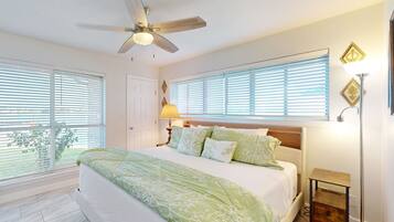 4 bedrooms, iron/ironing board, internet, bed sheets