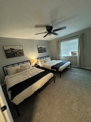 2 bedrooms, free WiFi, bed sheets - Gig ‘Em Getaway (Santa Anna)