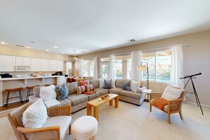 電視、壁爐、書籍