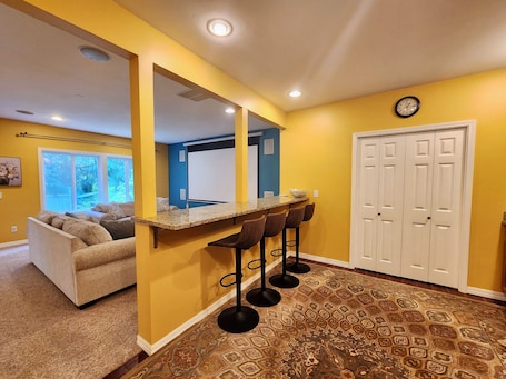 Interior. Cozy 1-bedroom apartment in charming Mill Creek/Bothell