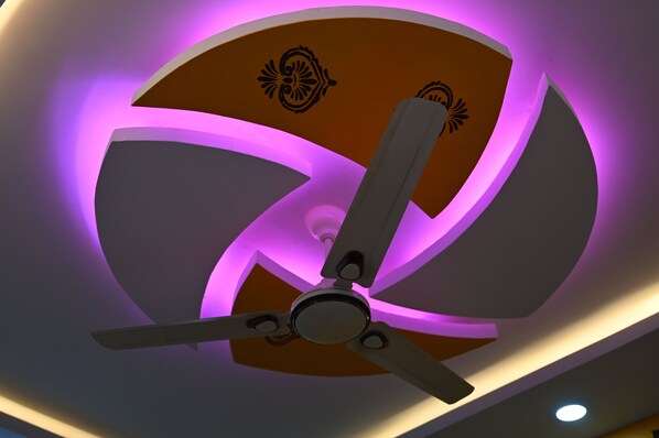 A ceiling fan with a central light fixture and decorative patterns. - Hotel Pleasure Haveli (Jaisalmer)