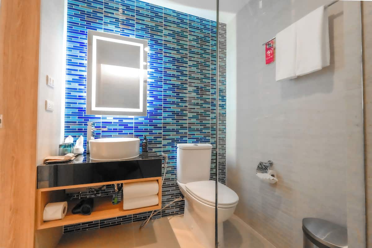 Grand-rum (Grand Deluxe) | Badrum | Dusch, hårtork, tofflor och handdukar