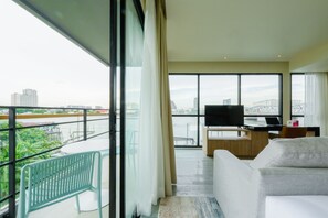 River Suite | Een kluis op de kamer, een strijkplank/strijkijzer, gratis wifi