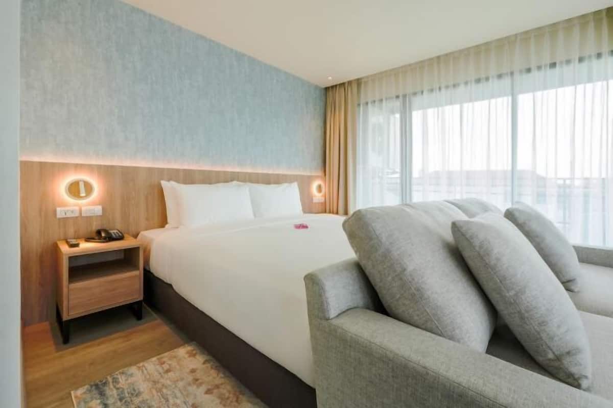 In-room safe, iron/ironing board, free WiFi, bed sheets